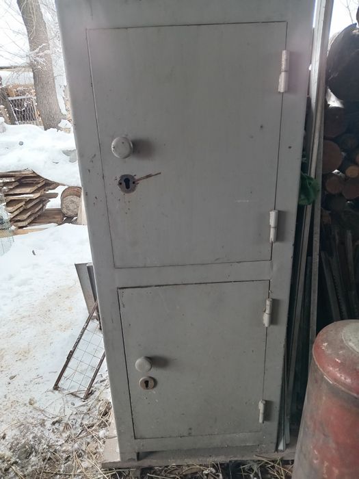 Продам сейф железный