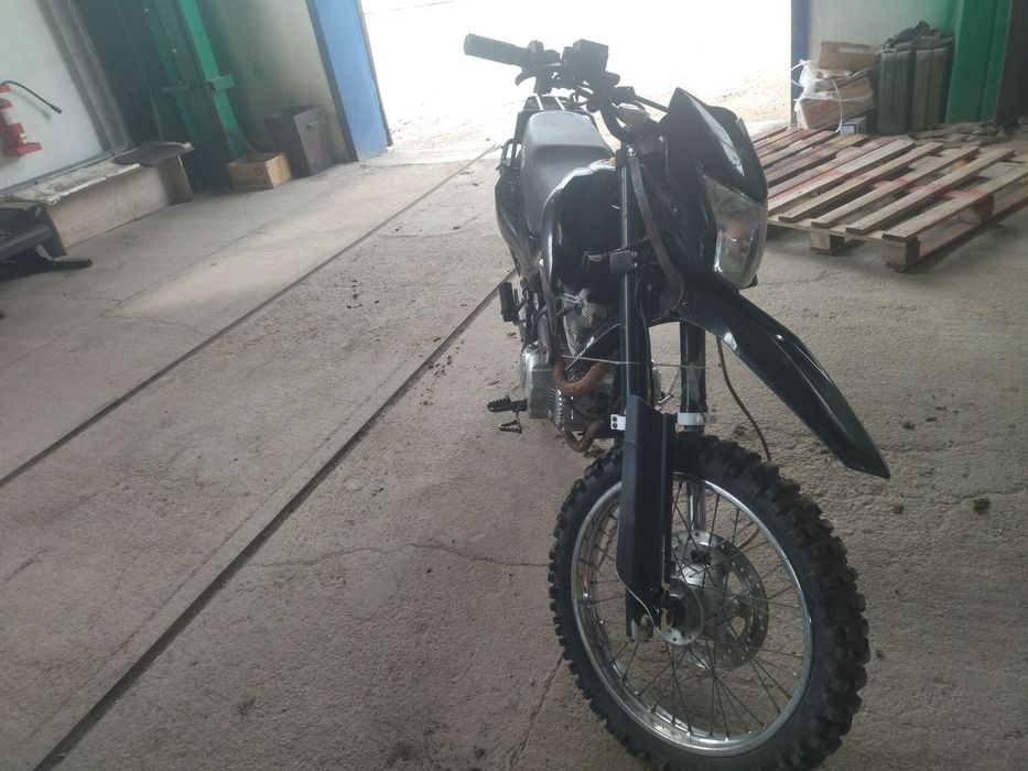 Продам мотоцикл 200 кубов