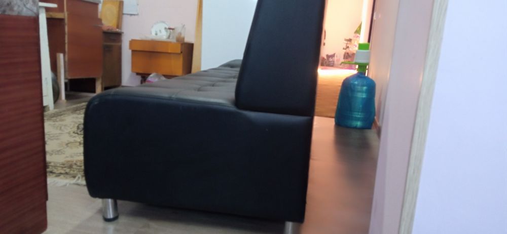 Kojanniy divan sotiladi