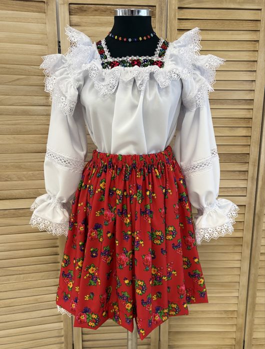 Costum traditional/popular pentru femei de Maramures