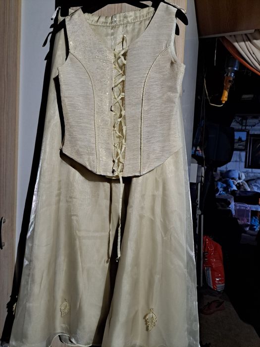 Corset cu fusta de vinzare