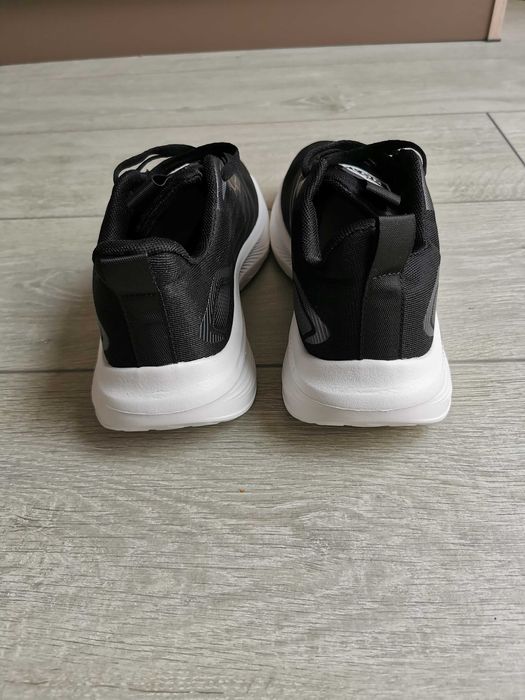 Спортни маратонки. Чисто нови. Удобни и стилни. 43 номер.