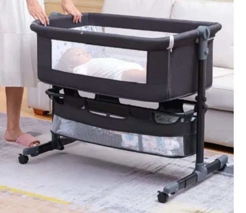 Продам срочно детскую манеж-кровать состояние нового