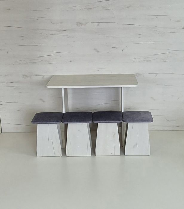 Кухонный стол с табуретками НОВЫЙ