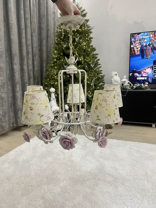 Классная, винтажная люстра