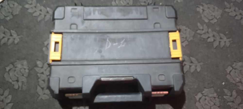 Два перфоратора Новый и Б/У и Лазерный уровень (нивелир) в кейсе