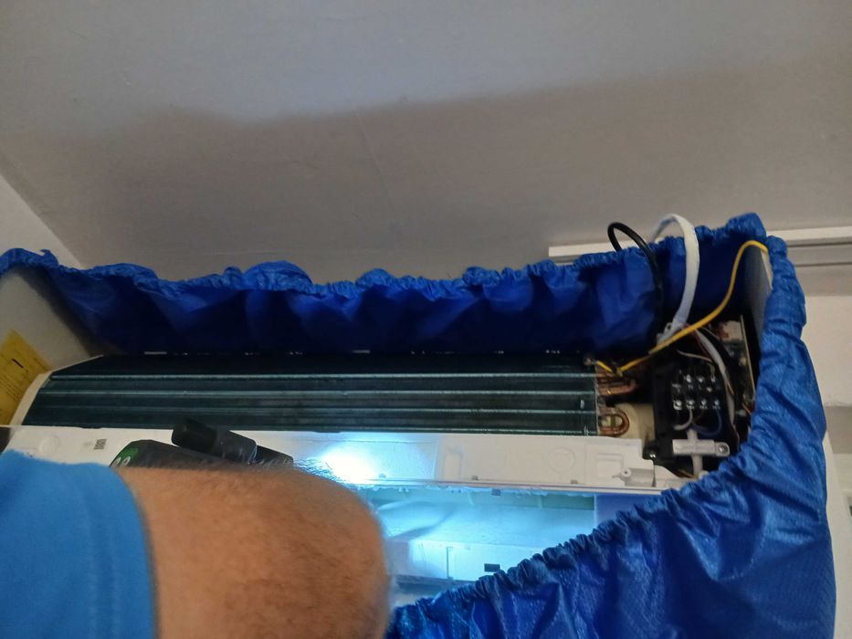 Професионално измиване на климатик