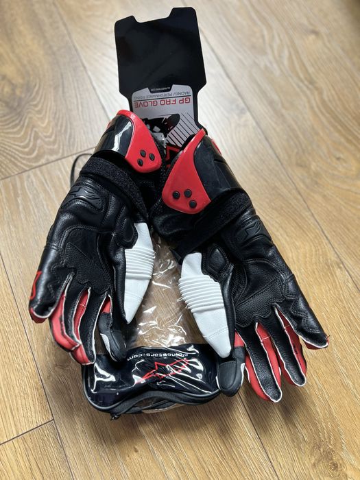Mănuși Moto GP Racing – Negru/Roșu – Protecție Premium