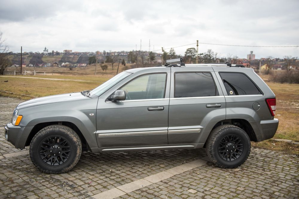 Vand Jeep Grand Cherokee 3.0 V6 accept si unele schimburi.