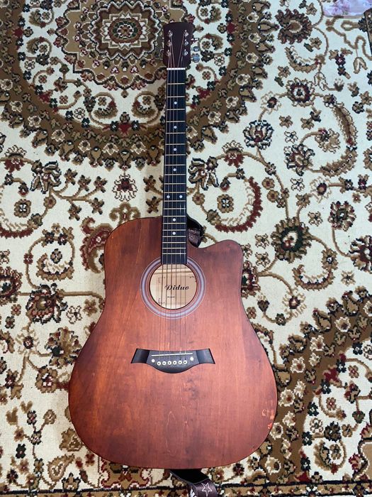 Гитара новая есть коробка и чехол