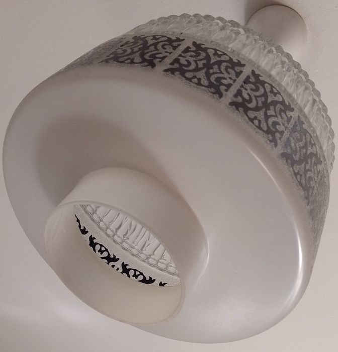 Красив полилей за таван