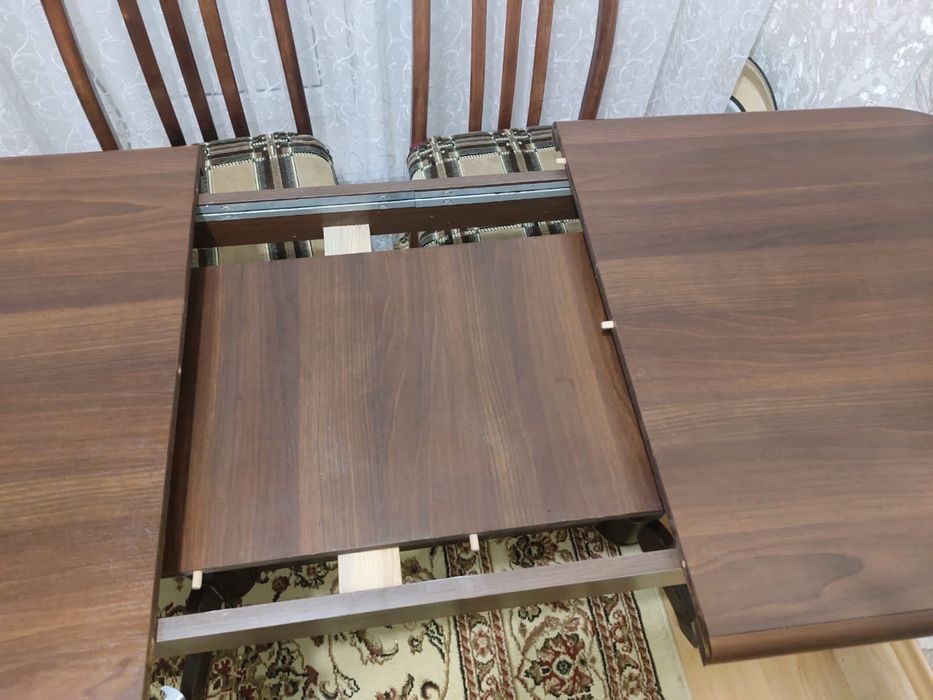 Продам кухонный стол со стульями