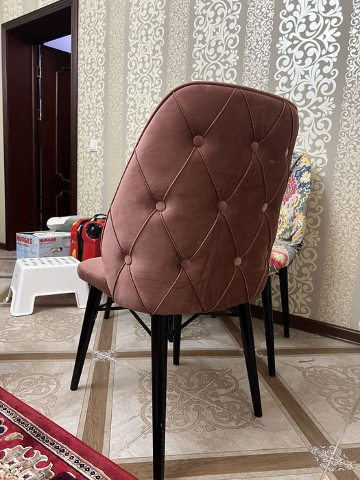 Стол и стулья