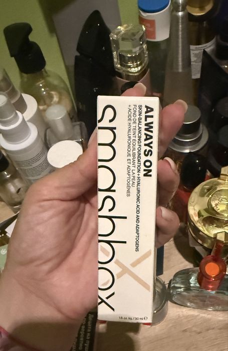 много светъл ФОН ДЬО ТЕН Smashbox Always On Skin Balancing Foundation