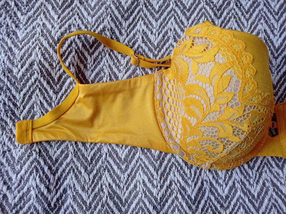 Сатенен сутиен 70 D, комплект сутиени XS