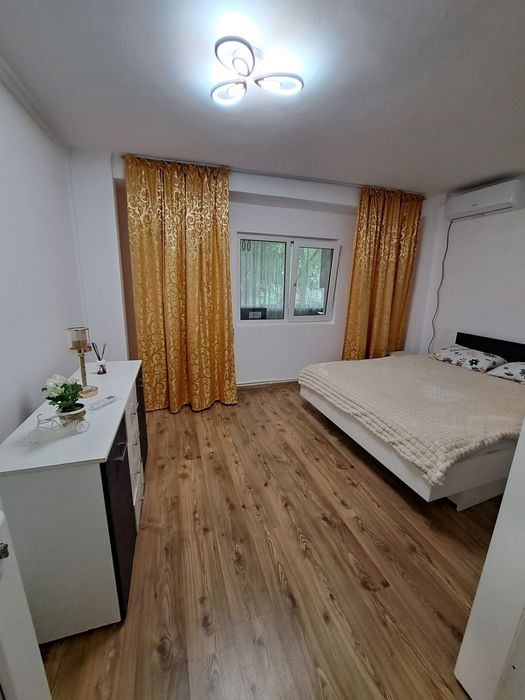 Închiriez apartament 2 camere în Mangalia – loc de parcare