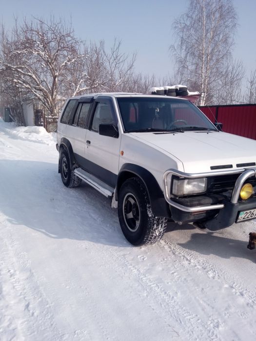 Продам ниссан  торг у капота