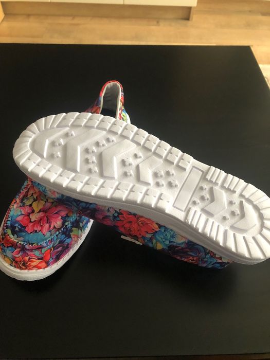 Чисто нови дамски цветни кецове