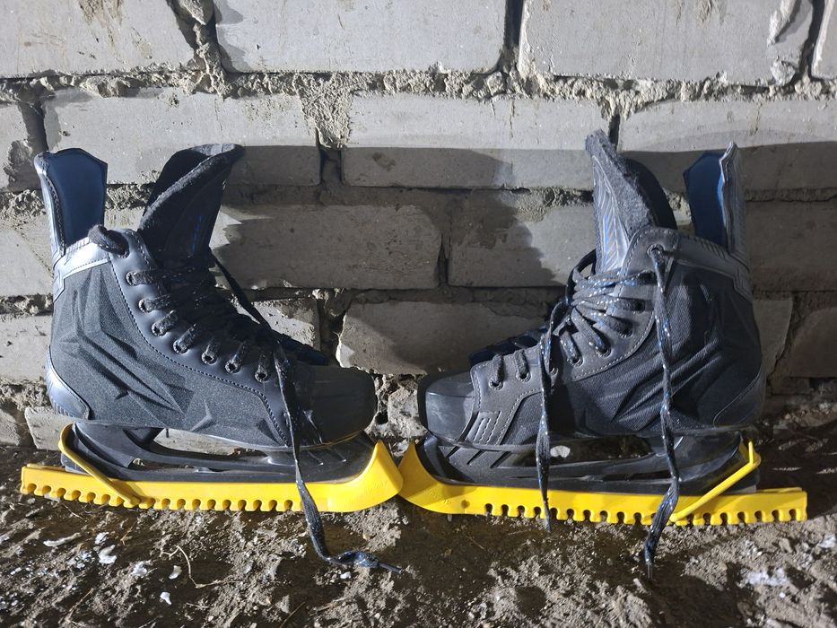 Продам коньки 43 размер почти новые