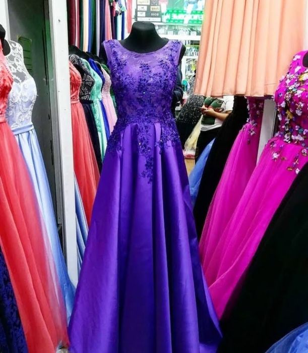 Продам шикарное платье.