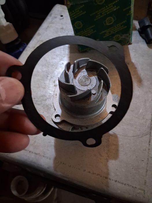 Продается помпа от Ваз 2114