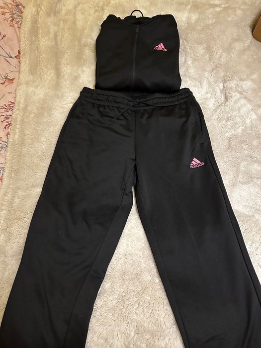 Дамски анцуг Adidas от две части НОВА ЦЕНА