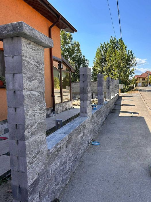 Garduri si porti de diferite modele si dimensiuni (sipca metalica, panou stil jaluzele, tabla cutata, plasa bordurata, BCA sau beton si alte modele)