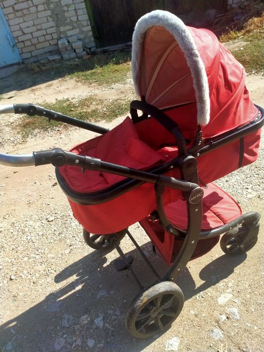 Продам коляску Aimile , люлька снимается отдельно ,