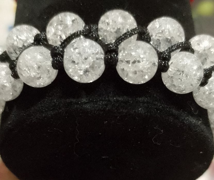 Гривни от естествени камъни