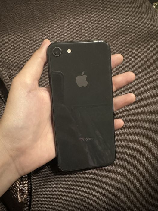 iPhone 8 продается либо обменивается