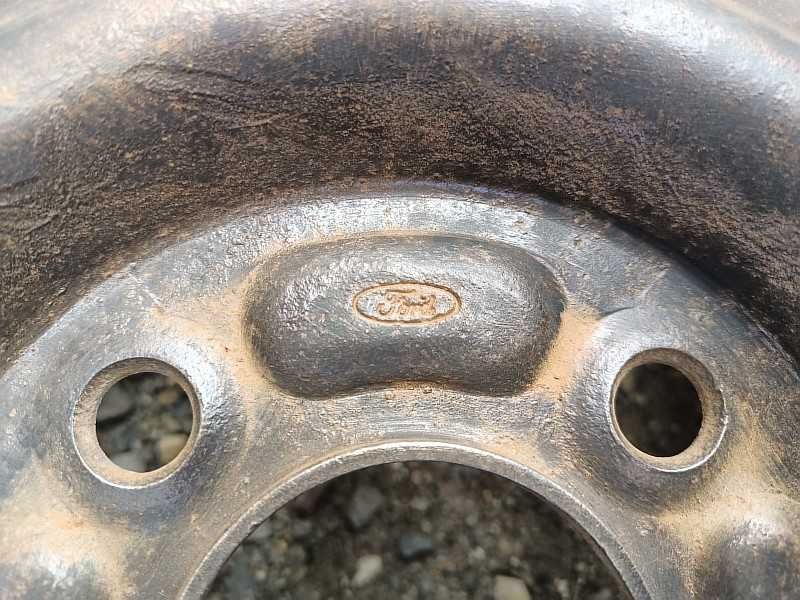 Продам ОДИН металлический диск на Ford