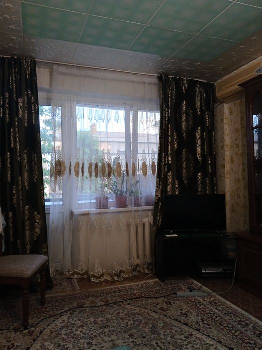 Сервант деревянный стеклянный