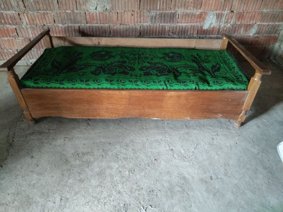 Paturi și canapele