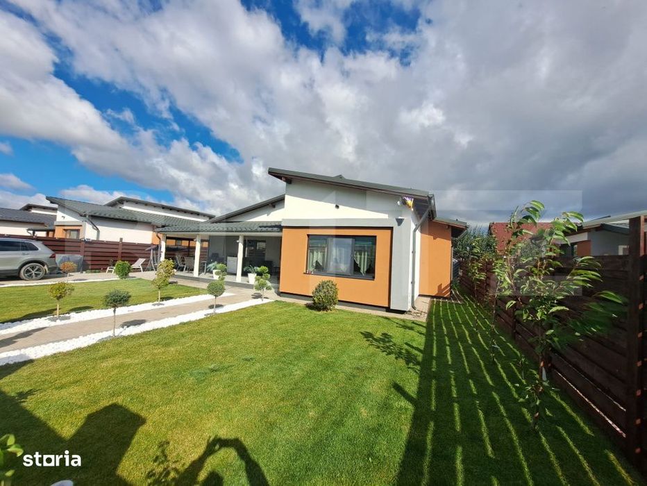 Casa parter cu priveliste spre munte,singur in curte