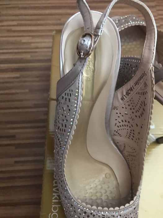 Високи токчета