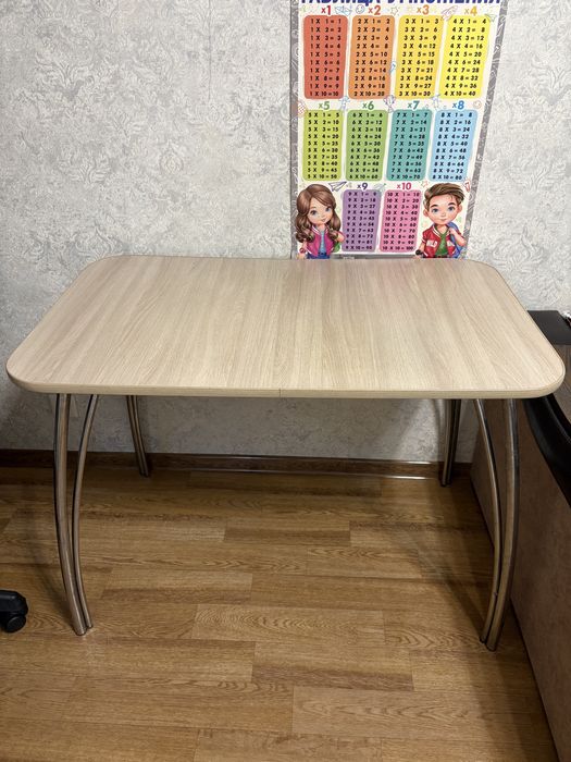 Стол, стол для кухни,стол для уроков