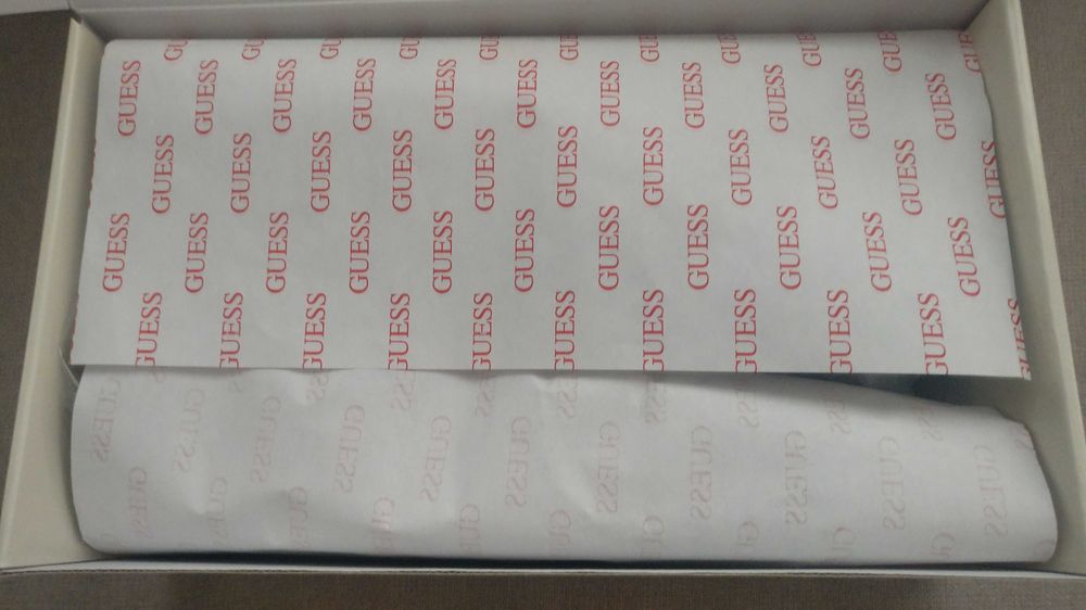 Маратонки GUESS, чисто нови