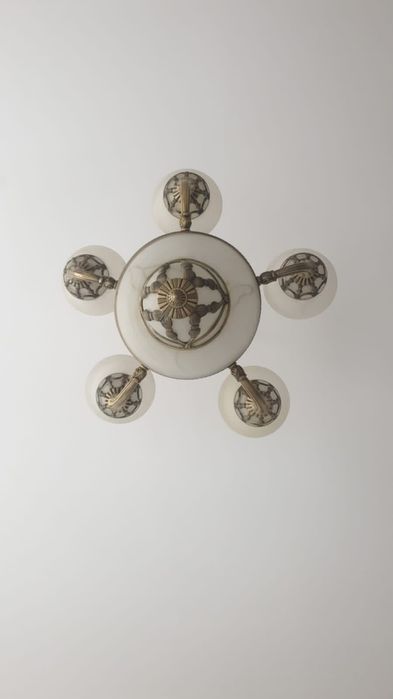 Продам люстру в отличном состоянии