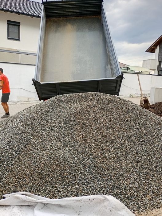 Nisip pietriș sort pământ negru vegetal moloz