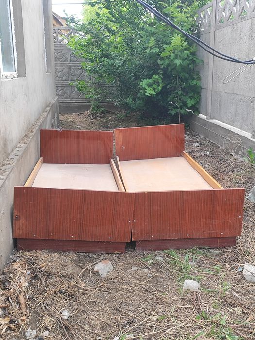 Продам кровати каждая кровать по 10000