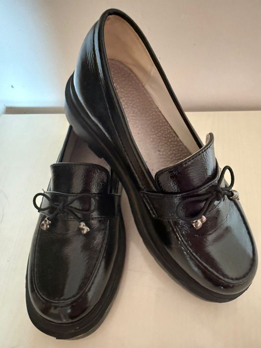 Продам школьный туфли