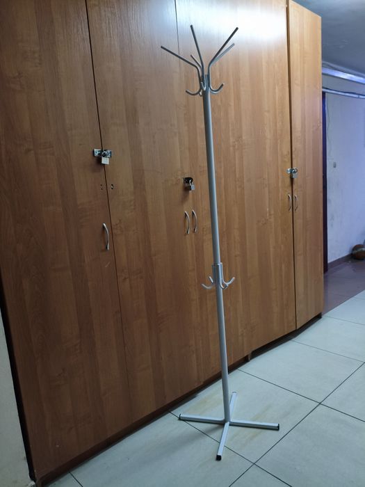 Вешалка слуга срочно