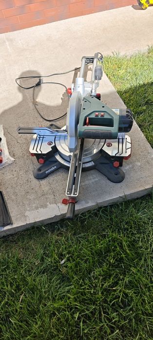 Circular unghiular METABO.