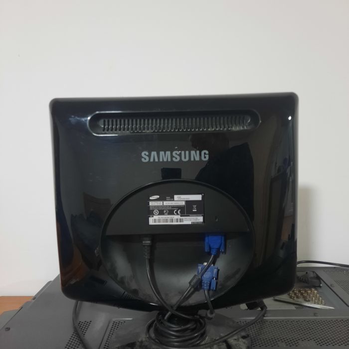 Монитор Samsung а рабочем состоянии