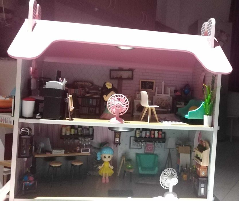 Casa de papusi pe 2 nivele