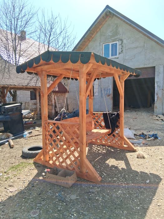 Vând foișoare și leagăne