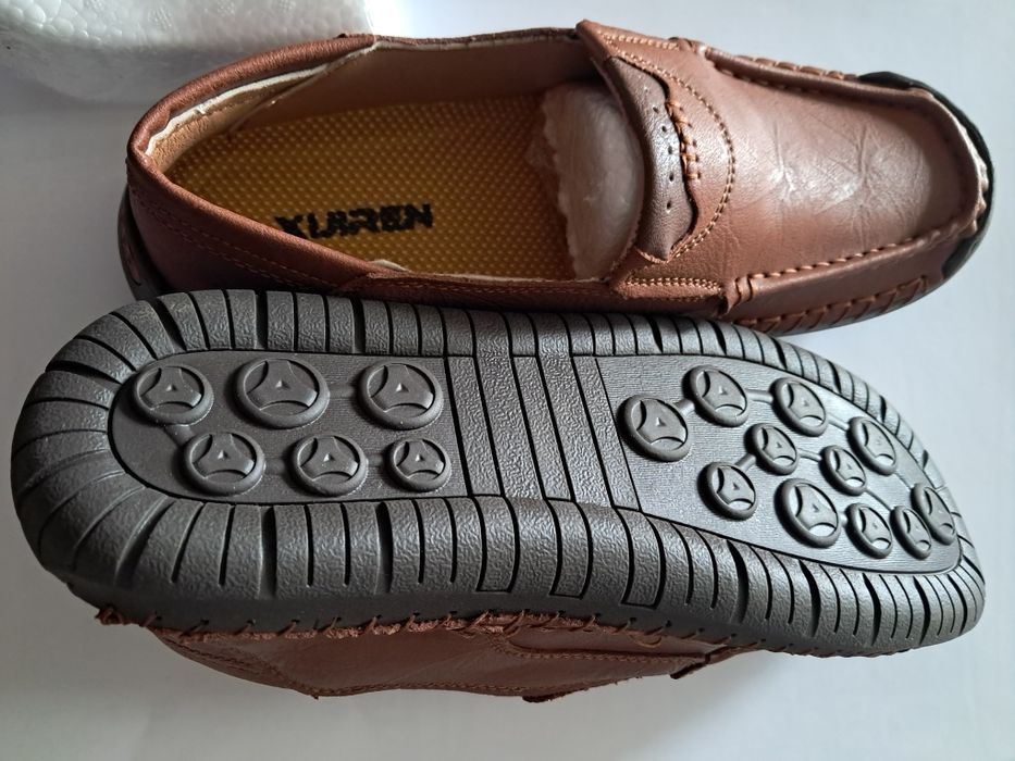 Леки мъжки мокасини