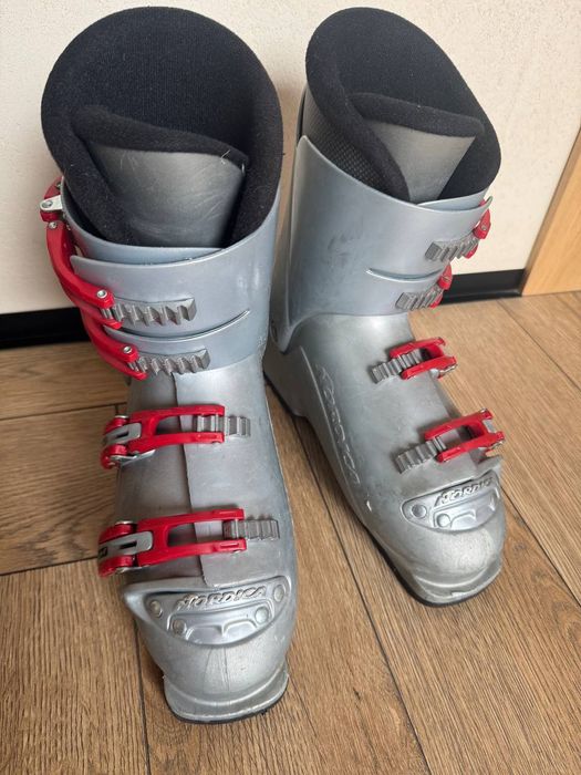 Продам ботинки лыжные