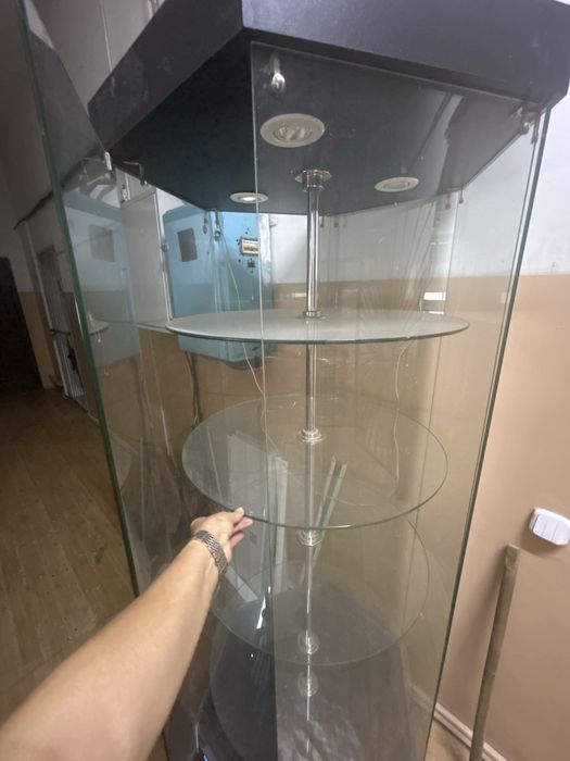 Срочно!Витрина крутится 9500