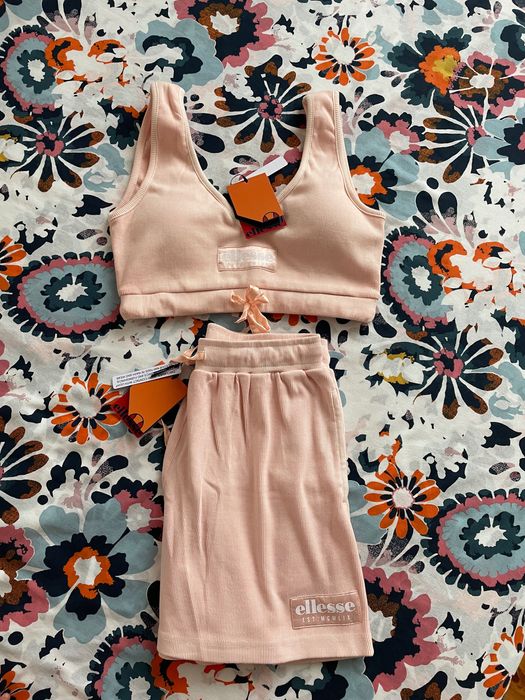 Къси панталони и топ Ellesse